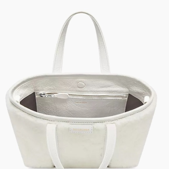 Brand new, never used Balenciaga Barbes E - W small shearling tote in white - Picture 7 of 8